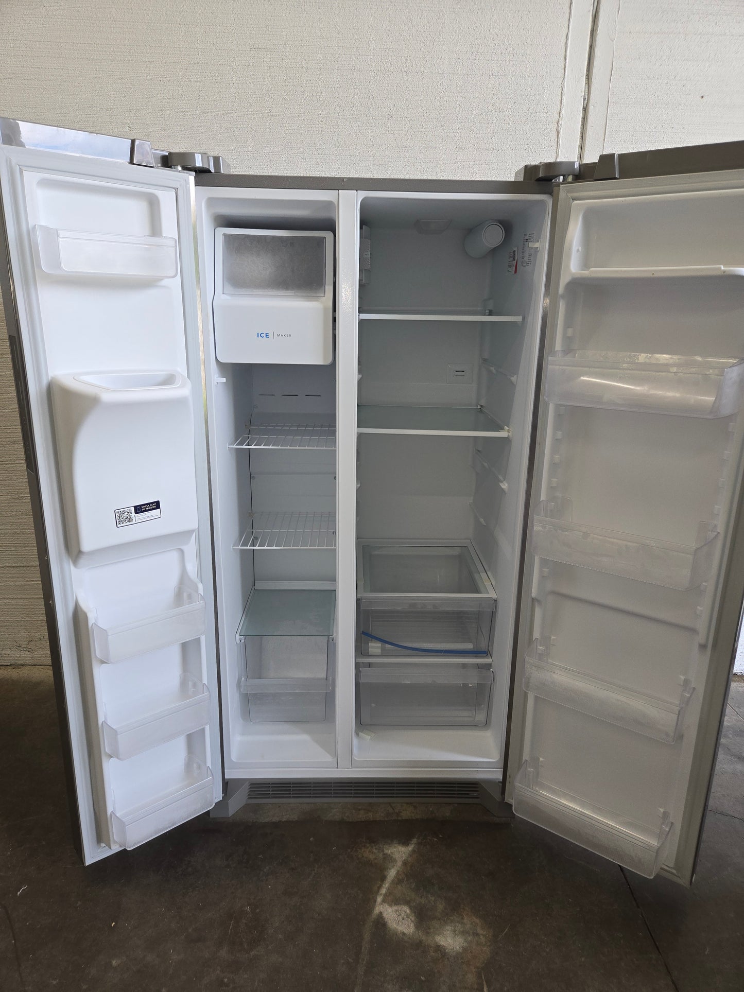 Frigidaire 25.6-cu ft Side-by-Side Refrigerator with Ice Maker ,Water and Ice Dispenser ( Stainless steel ) ENERGY STAR Certified Model# FRSS2623AS