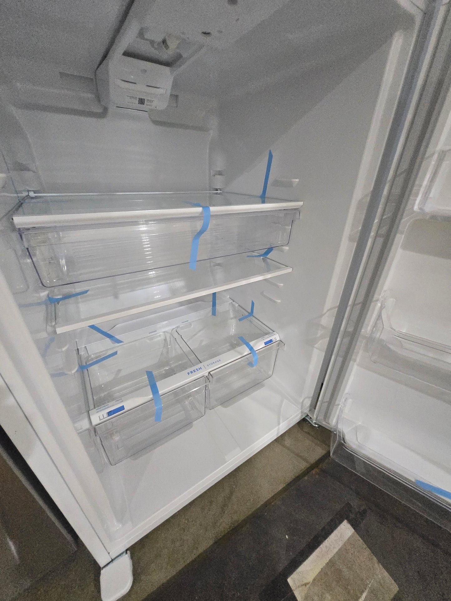 Frigidaire 20.0-cu ft Top-Freezer Refrigerator ( White ) Garage Ready Model# FFTR2045VW