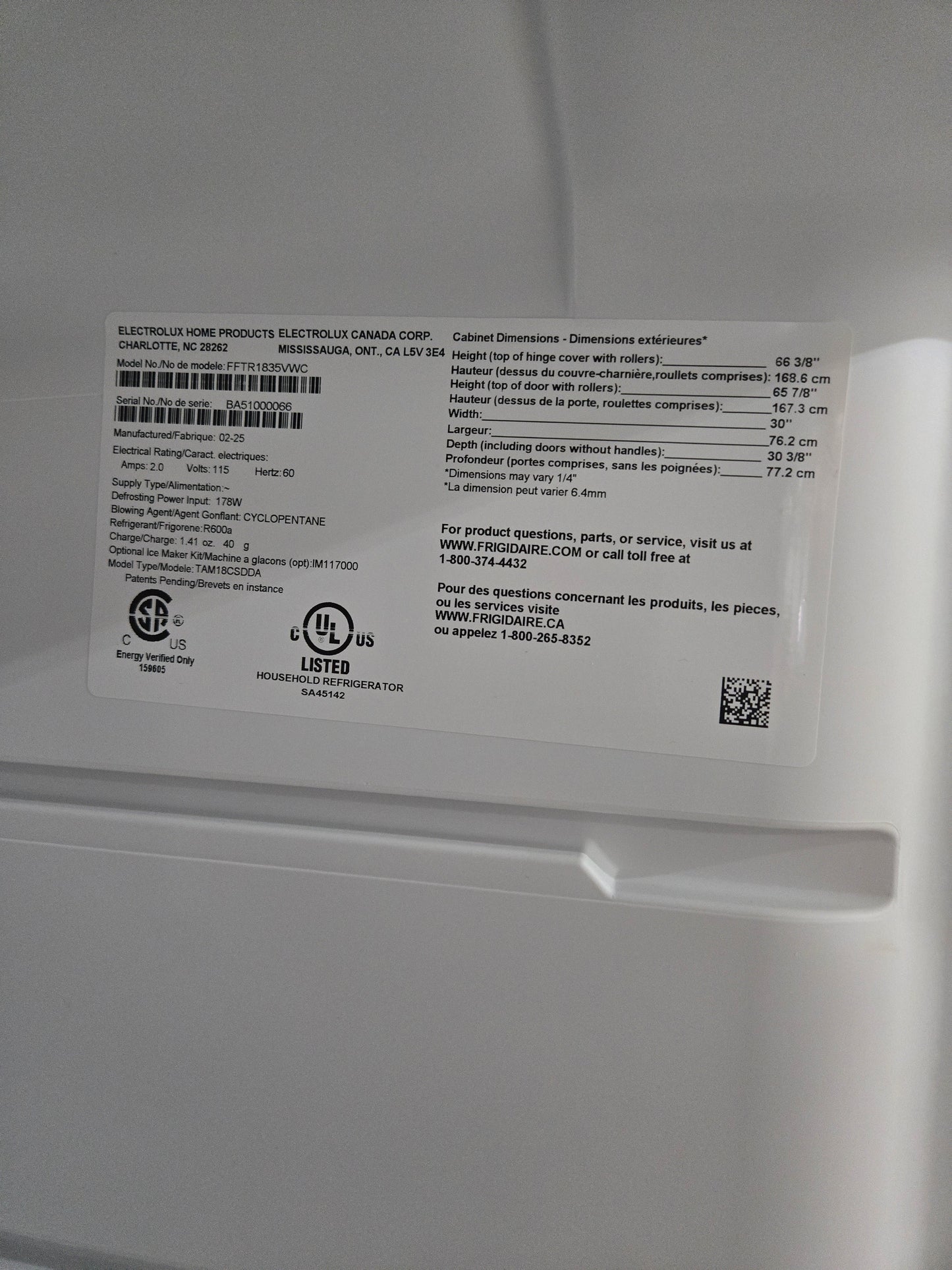Frigidaire 18.3-cu ft Top-Freezer Refrigerator ( White ) Garage Ready Model# FFTR1835VW