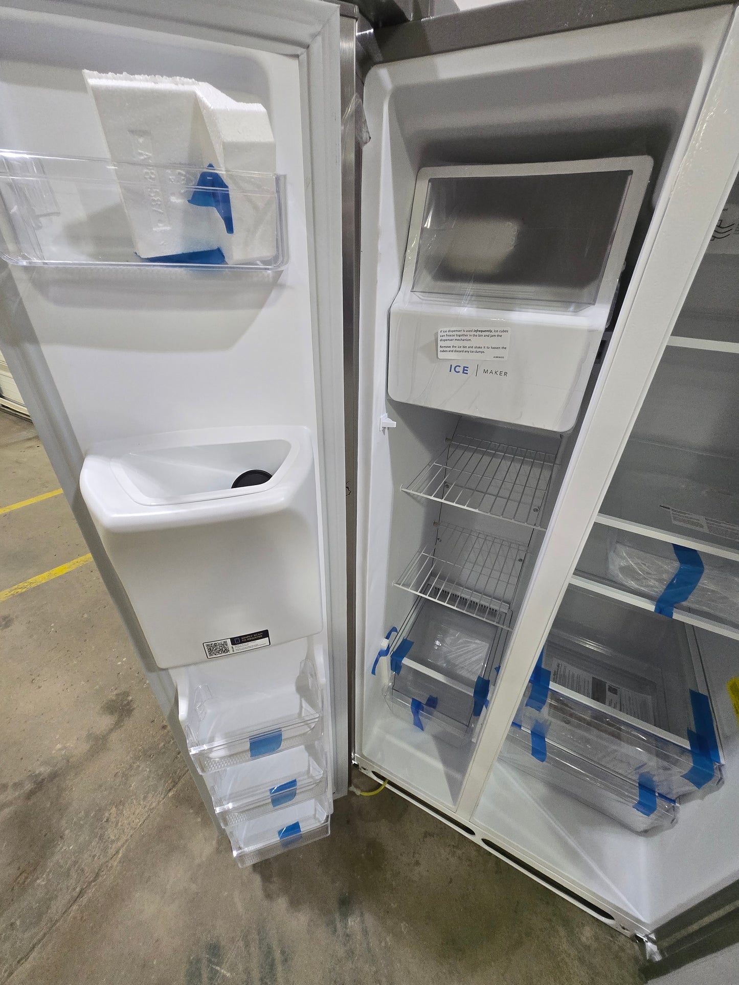 Frigidaire 25.6-cu ft Side-by-Side Refrigerator with Ice Maker ,Water and Ice Dispenser ( Stainless steel ) ENERGY STAR Certified Model# FRSS2623AS