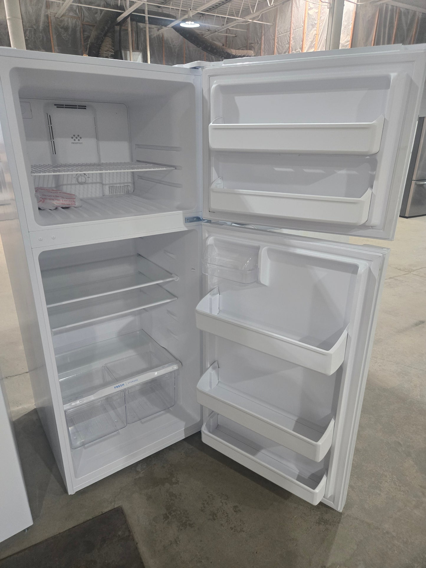 Frigidaire 17.6-cu ft Top-Freezer Refrigerator ( White ) ENERGY STAR Certified Model# FFHT1822UW