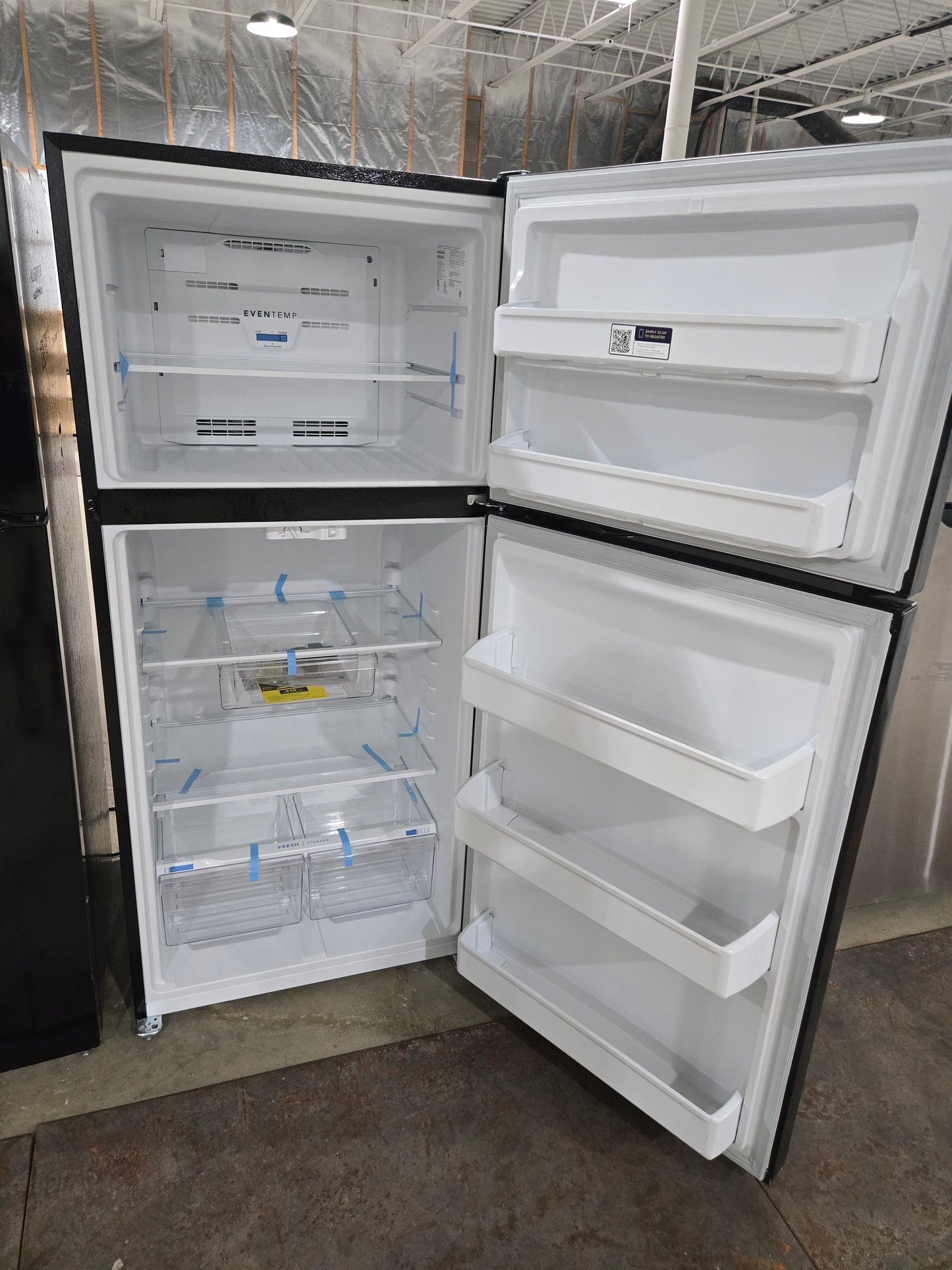 Frigidaire 18.3-cu ft Top-Freezer Refrigerator ( Black ) Garage Ready Model# FFTR1835VB