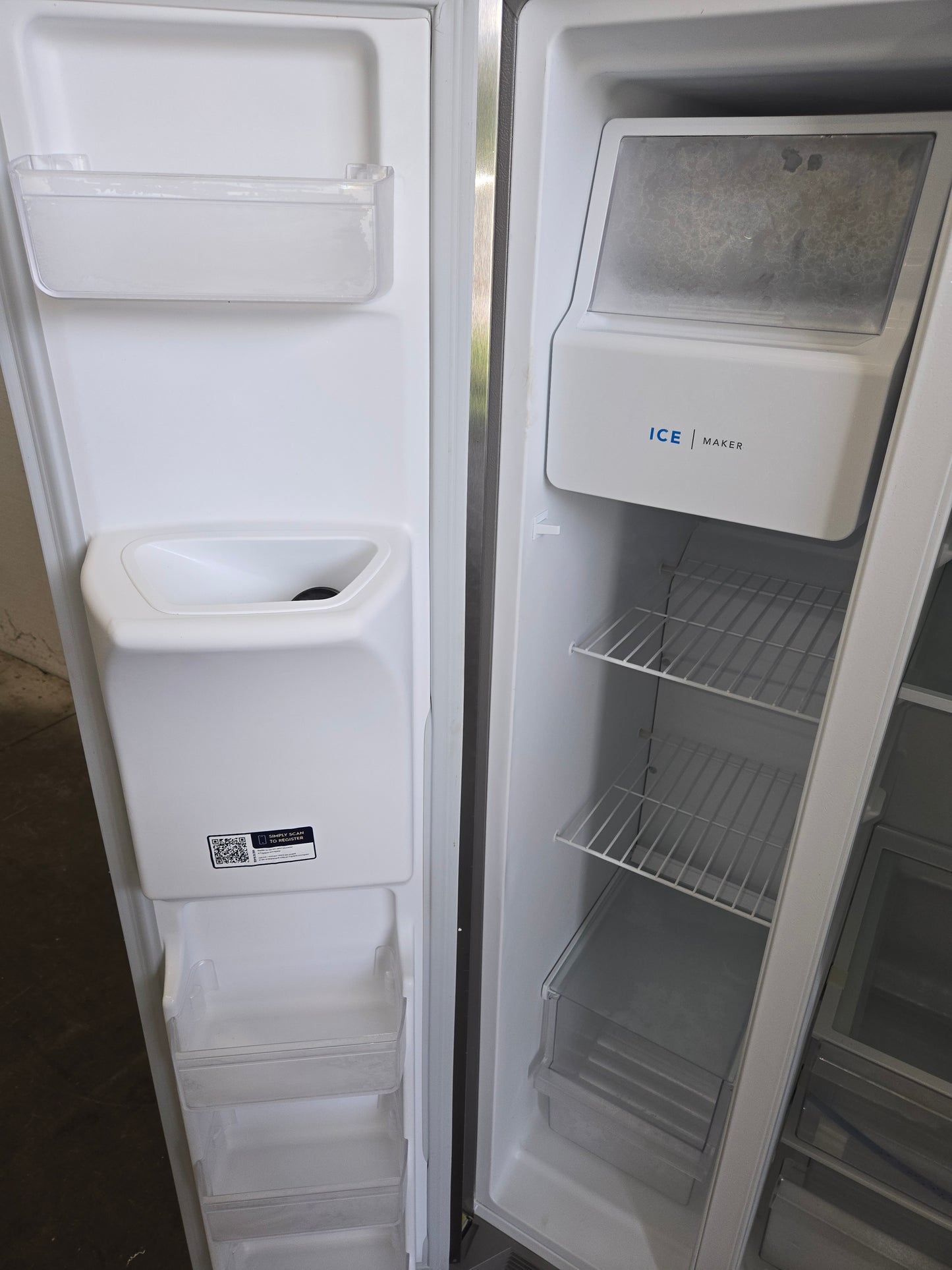 Frigidaire 25.6-cu ft Side-by-Side Refrigerator with Ice Maker ,Water and Ice Dispenser ( Stainless steel ) ENERGY STAR Certified Model# FRSS2623AS