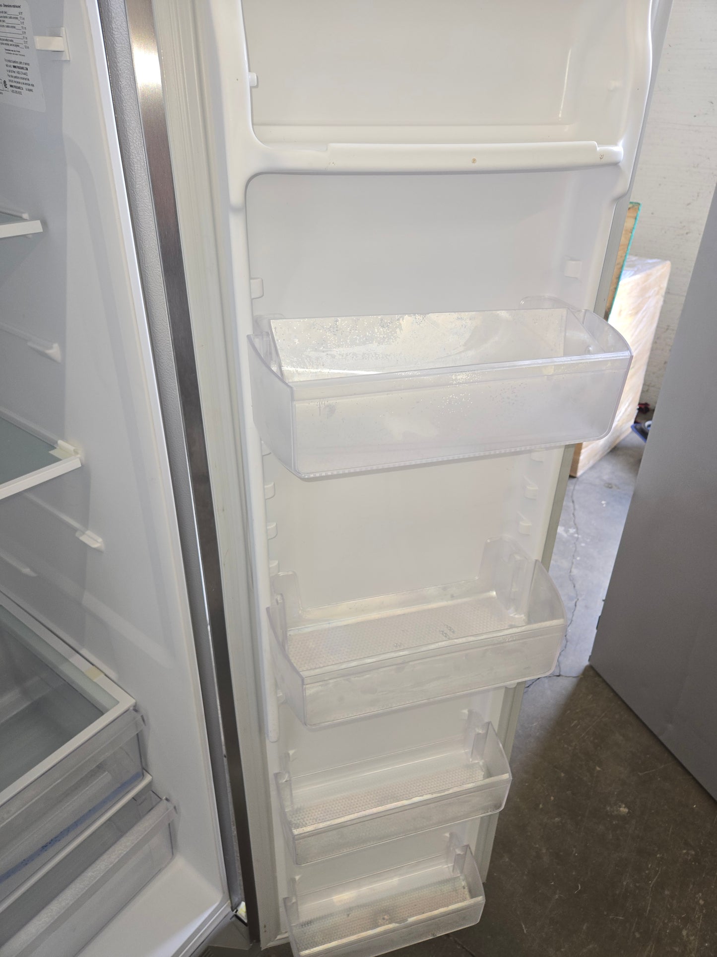 Frigidaire 25.6-cu ft Side-by-Side Refrigerator with Ice Maker ,Water and Ice Dispenser ( Stainless steel ) ENERGY STAR Certified Model# FRSS2623AS