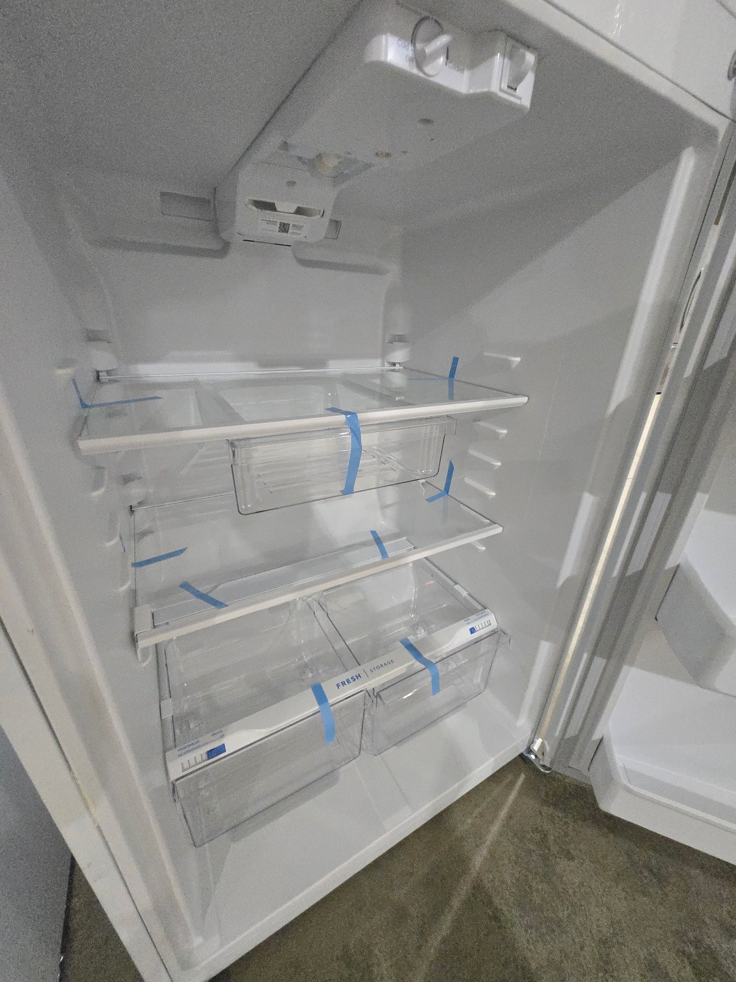 Frigidaire 18.3-cu ft Top-Freezer Refrigerator ( White ) Garage Ready Model# FFTR1835VW