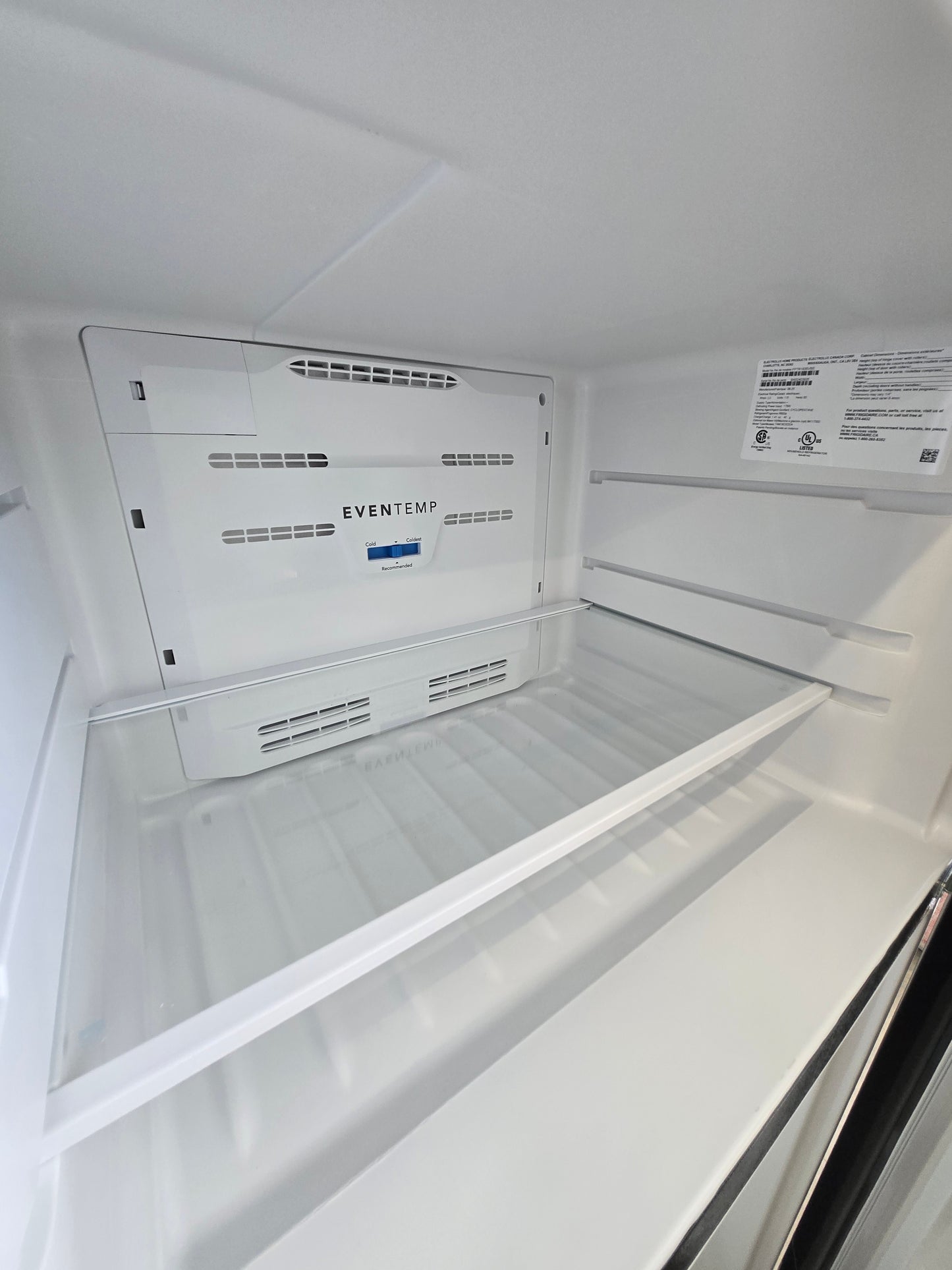 Frigidaire 18.3-cu ft Top-Freezer Refrigerator ( Black ) Garage Ready Model# FFTR1835VB