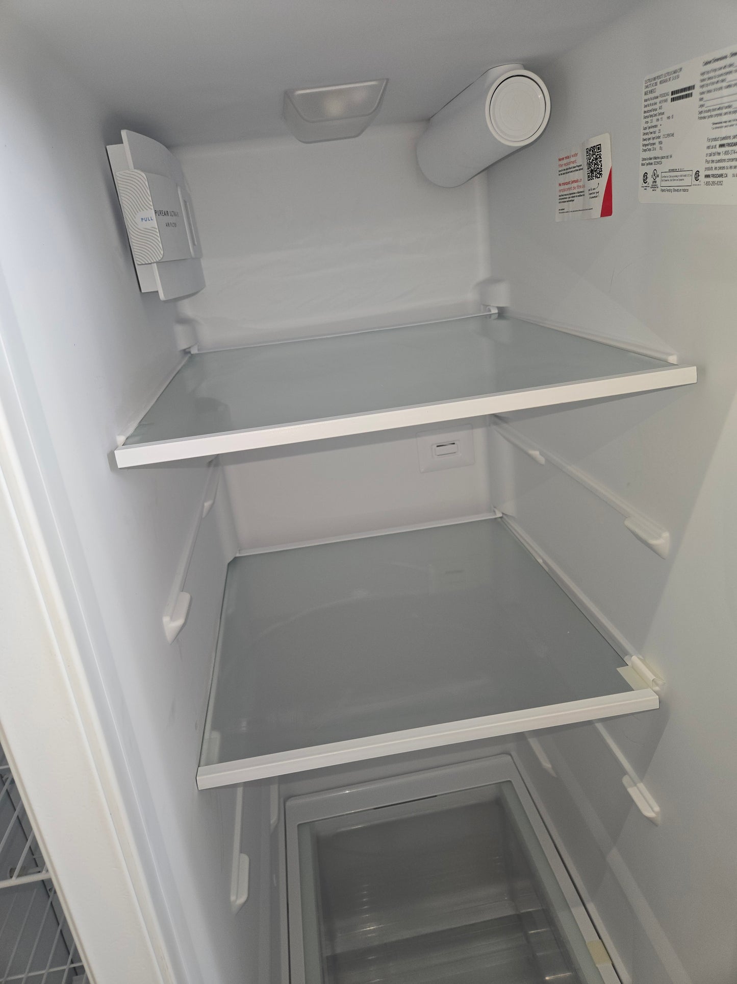 Frigidaire 25.6-cu ft Side-by-Side Refrigerator with Ice Maker ,Water and Ice Dispenser ( Stainless steel ) ENERGY STAR Certified Model# FRSS2623AS