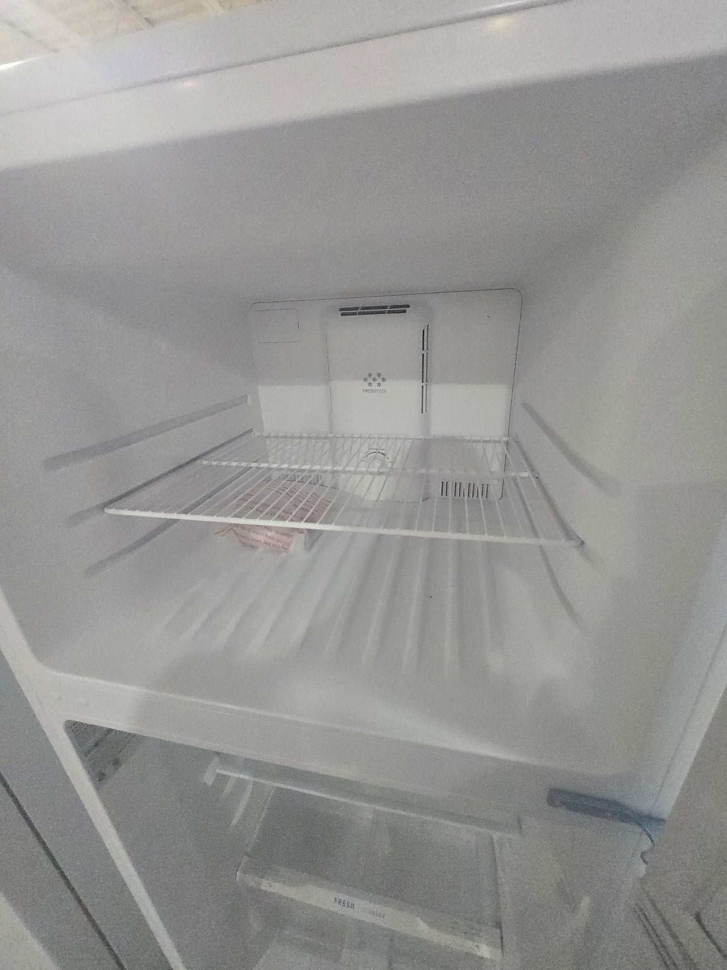 Frigidaire 17.6-cu ft Top-Freezer Refrigerator ( White ) ENERGY STAR Certified Model# FFHT1822UW