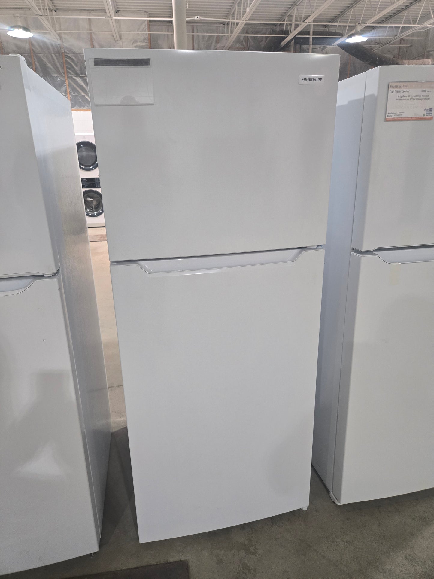 Frigidaire 17.6-cu ft Top-Freezer Refrigerator ( White ) ENERGY STAR Certified Model# FFHT1822UW