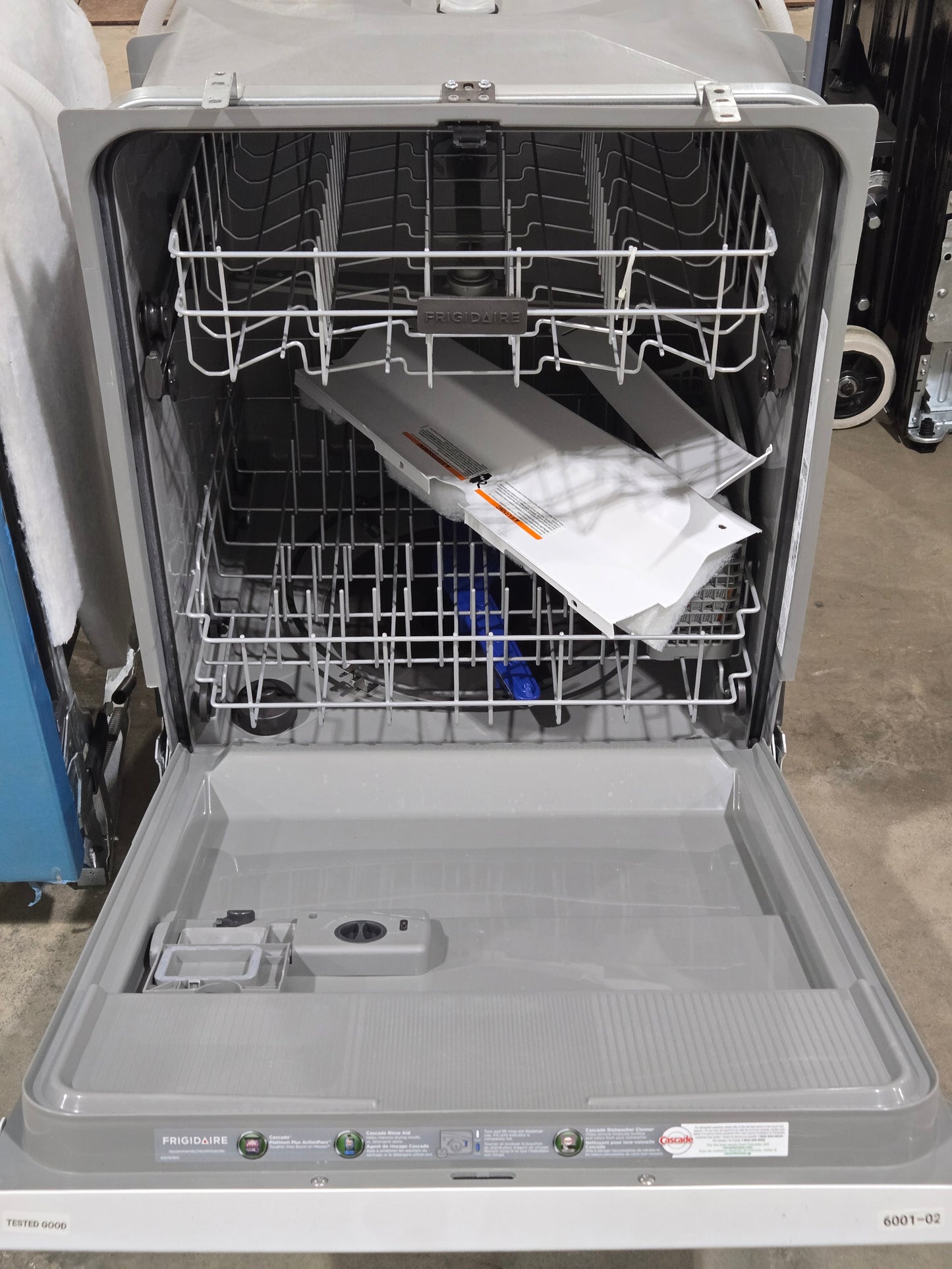 Frigidaire 24-in Front Control Built-in Dishwasher ( White ) ENERGY STAR, 55-Decibel Standard Sound Level Model# FFCD2413UW