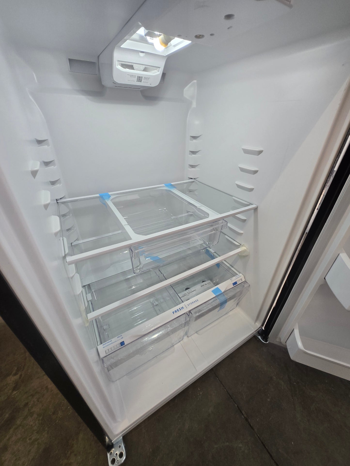 Frigidaire 18.3-cu ft Top-Freezer Refrigerator ( Black ) Garage Ready Model# FFTR1835VB