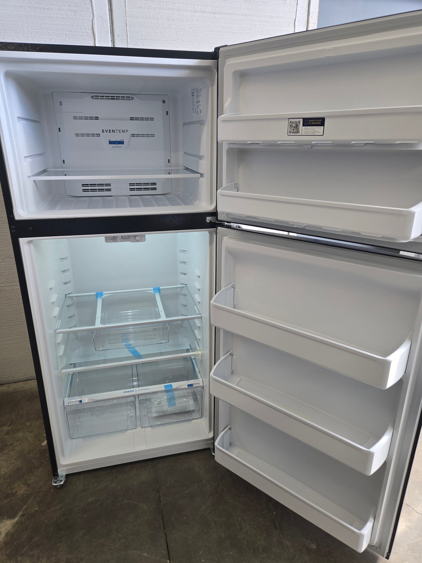 Frigidaire 18.3-cu ft Top-Freezer Refrigerator ( Black ) Garage Ready Model# FFTR1835VB