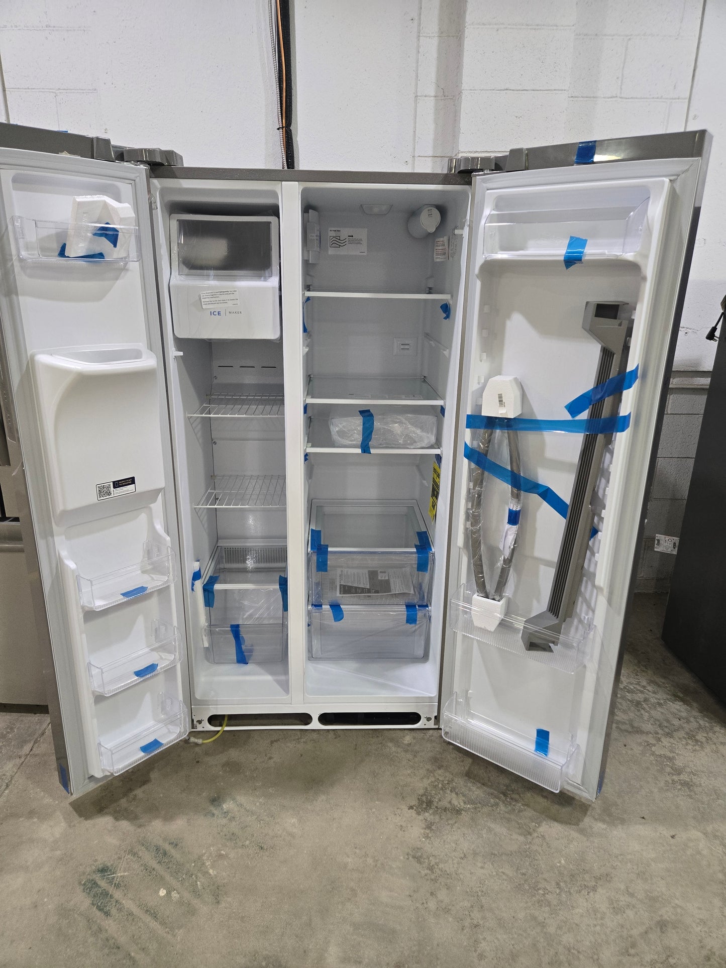 Frigidaire 25.6-cu ft Side-by-Side Refrigerator with Ice Maker ,Water and Ice Dispenser ( Stainless steel ) ENERGY STAR Certified Model# FRSS2623AS