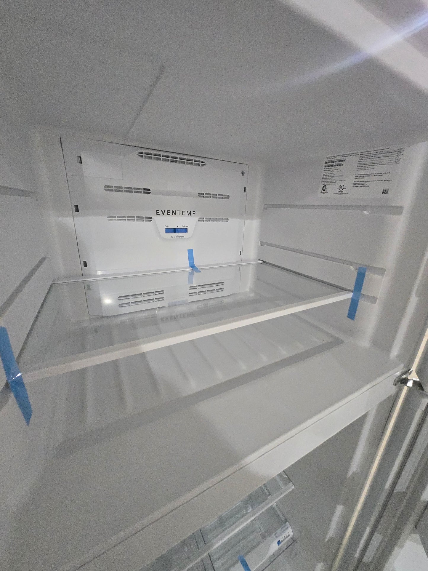Frigidaire 18.3-cu ft Top-Freezer Refrigerator ( White ) Garage Ready Model# FFTR1835VW