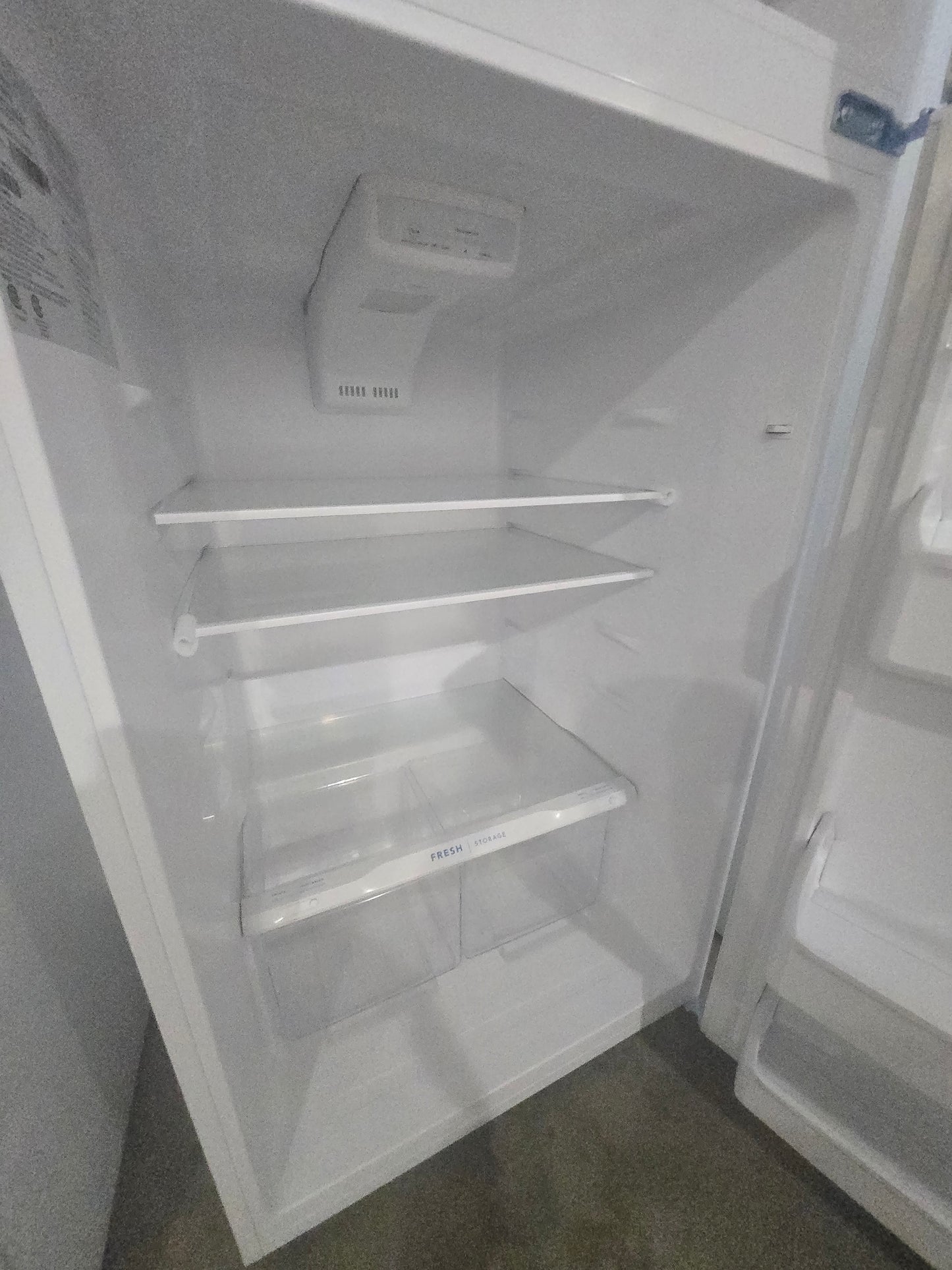 Frigidaire 17.6-cu ft Top-Freezer Refrigerator ( White ) ENERGY STAR Certified Model# FFHT1822UW