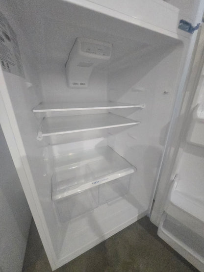 Frigidaire 17.6-cu ft Top-Freezer Refrigerator ( White ) ENERGY STAR Certified Model# FFHT1822UW