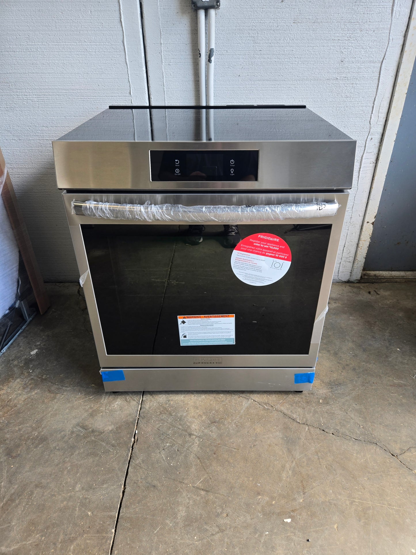 Frigidaire Gallery 30-in 5 Burners 6.2-cu ft Air Fry Convection Oven Slide-in Single Induction Range (Fingerprint Resistant Stainless Steel) Model# GCFI3060BF