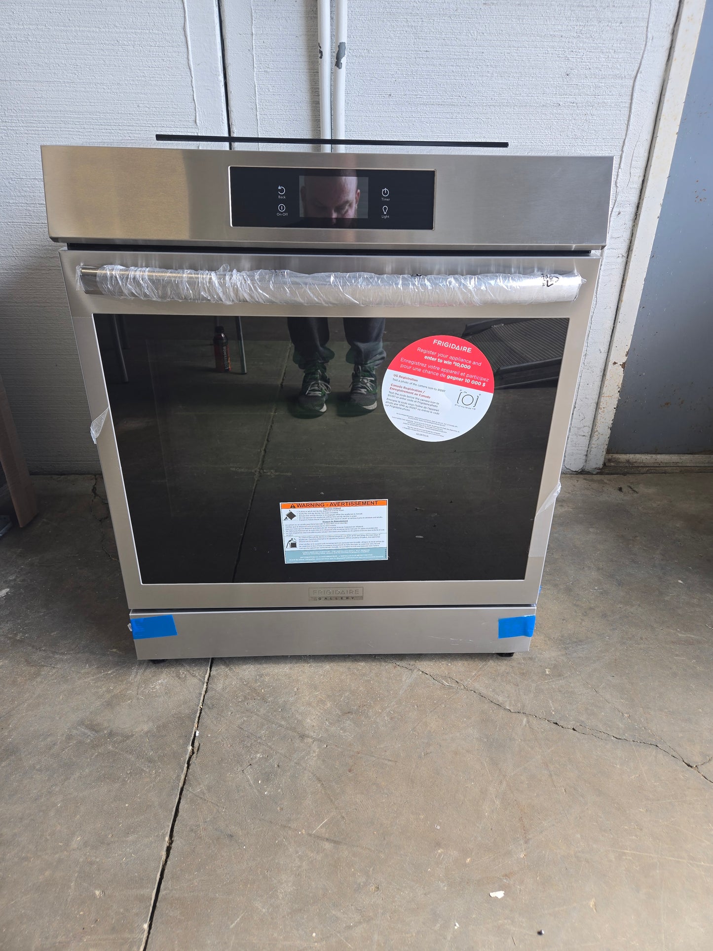 Frigidaire Gallery 30-in 5 Burners 6.2-cu ft Air Fry Convection Oven Slide-in Single Induction Range (Fingerprint Resistant Stainless Steel) Model# GCFI3060BF
