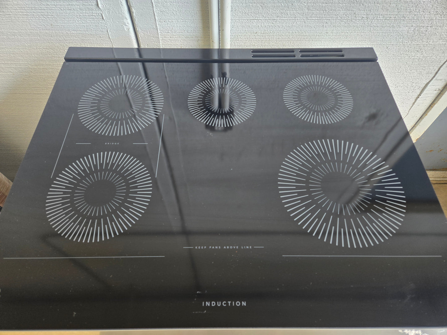 Frigidaire Gallery 30-in 5 Burners 6.2-cu ft Air Fry Convection Oven Slide-in Single Induction Range (Fingerprint Resistant Stainless Steel) Model# GCFI3060BF